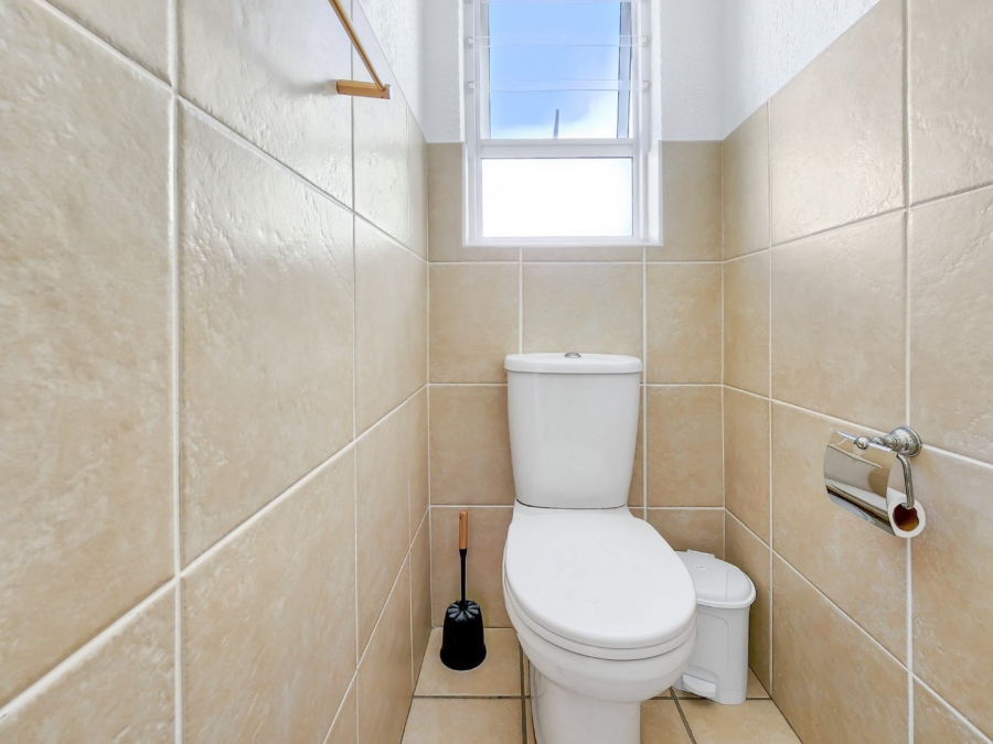 To Let 1 Bedroom Property for Rent in Bloubergrant Western Cape